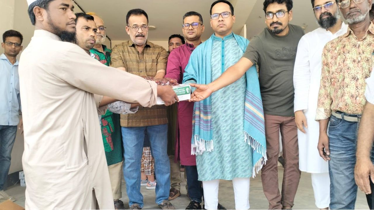মধুপুরে ৩১টি এতিমখানা ও প্রতিবন্ধী প্রতিষ্ঠানে সৌদি সরকারের খেজুর বিতরণ