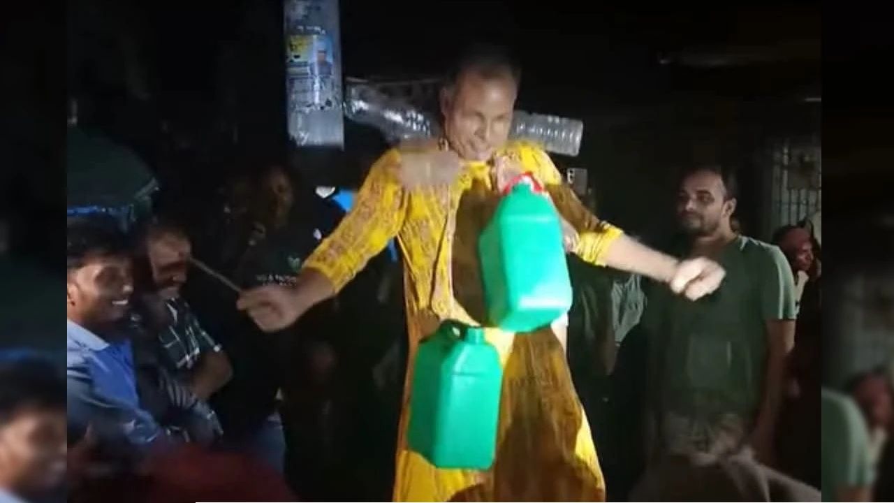  টাঙ্গাইলে ব্রাজিলের জয়ে থ্রি-পিস পরে নেচে বহিষ্কার হলেন বিএনপি নেতা