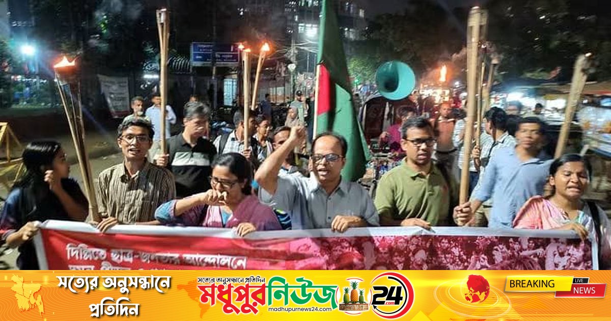 দিল্লির আন্দোলনে দমন-পীড়নের প্রতিবাদে শাহবাগে মশালমিছিল