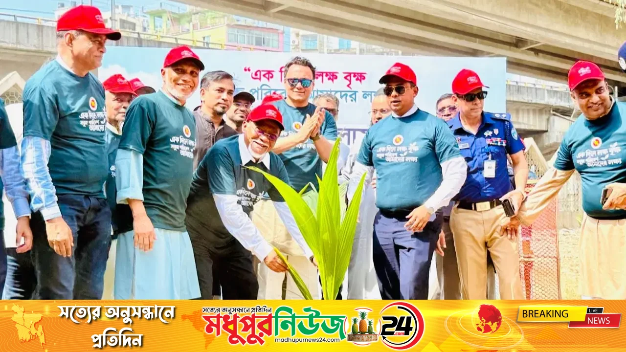চট্টগ্রামে এক দিনে এক লাখ গাছ রোপণ, অংশ নিলেন ১৫ হাজার মানুষ