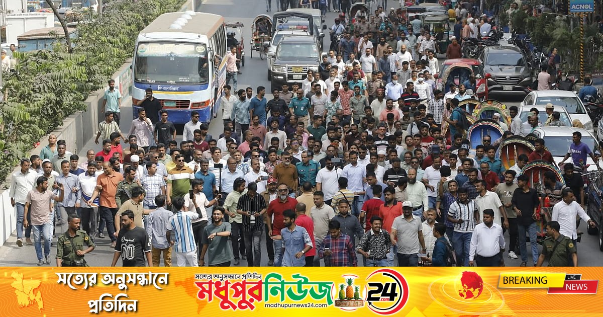 মিরপুরে হকার উচ্ছেদ অভিযানে ডিএনসিসি প্রশাসক